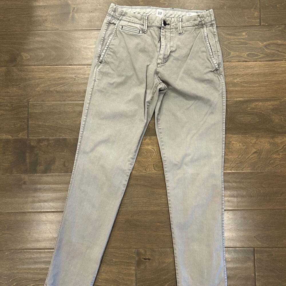 GAP Men's Slim Fit Khaki Chino Pants 29x32